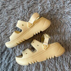 Crocs Classic Hiker Xscape Sandals Vanilla yellow Women's 8